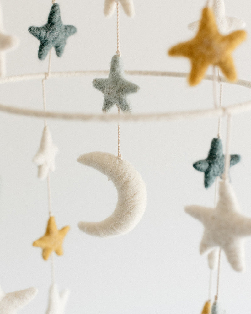 Crib Mobile Height – How High Should It Hang? Expert Guide