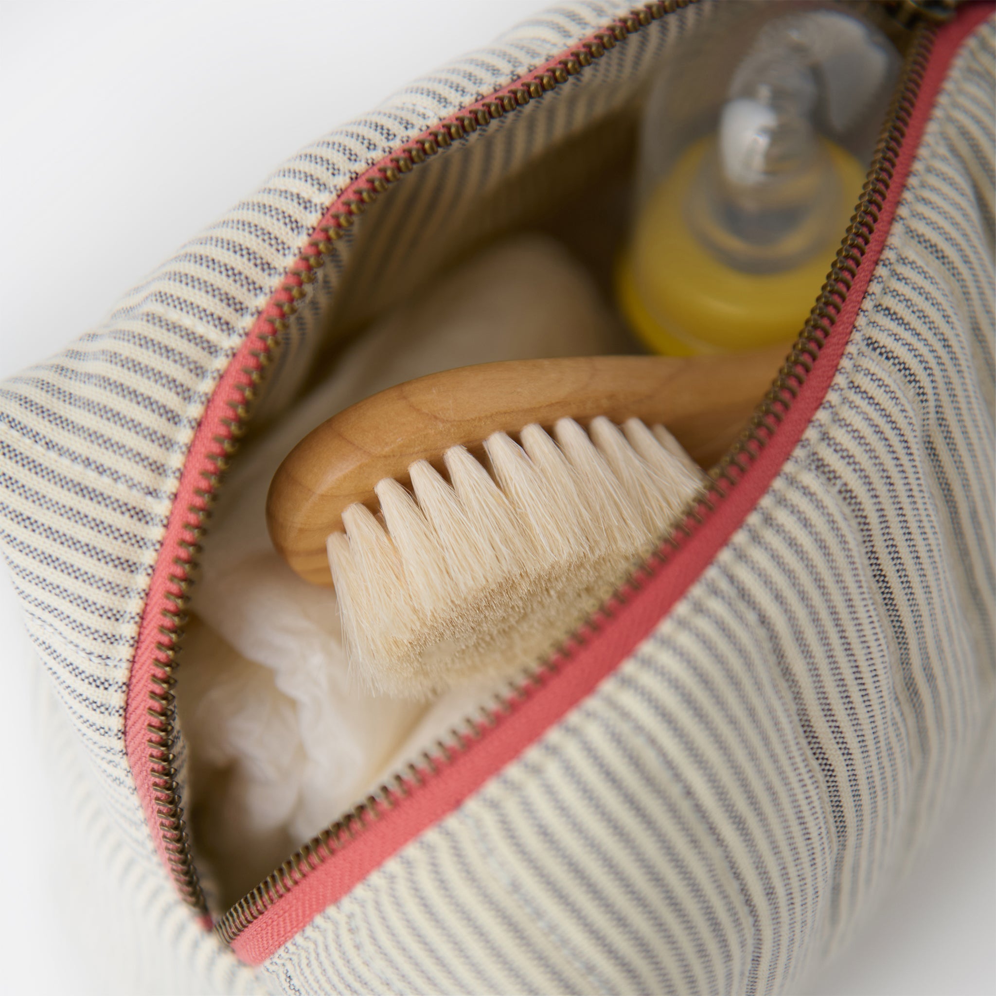 How to Clean a Smelly Diaper Bag: Quick Wipe-Downs, Deep Cleans and Odor Fixes