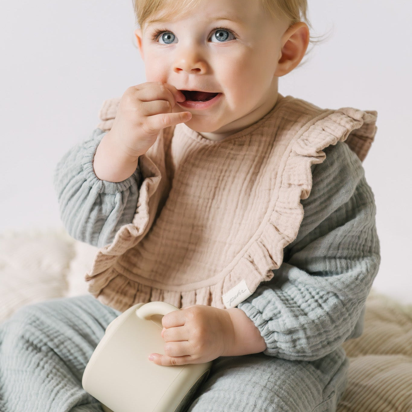 baby muslin ruffle bib set of 2 fawn & sienna