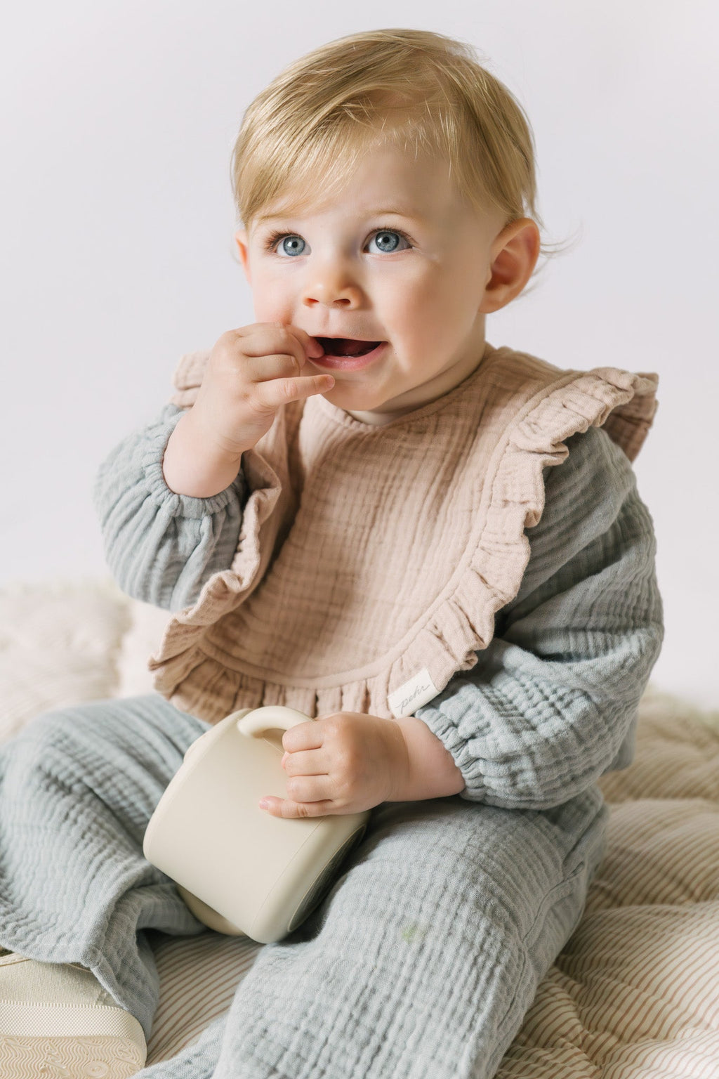 baby muslin ruffle bib set of 2 fawn & sienna