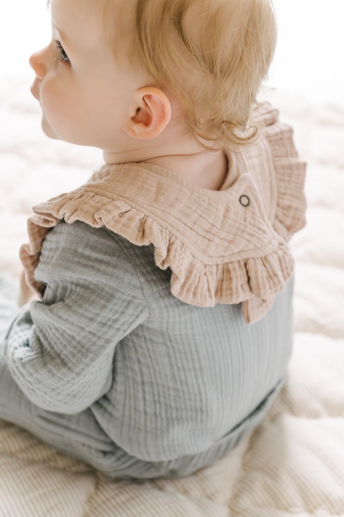 baby muslin ruffle bib set of 2 fawn & sienna