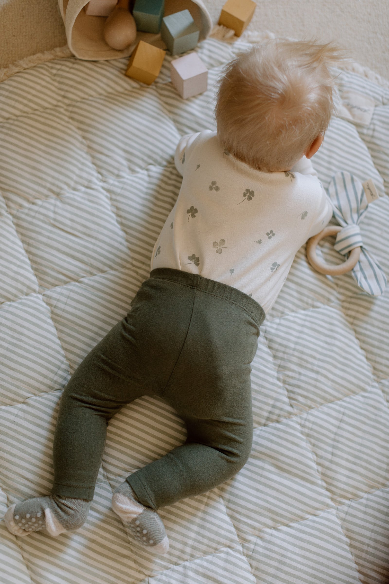 Essentials Legging - Olive