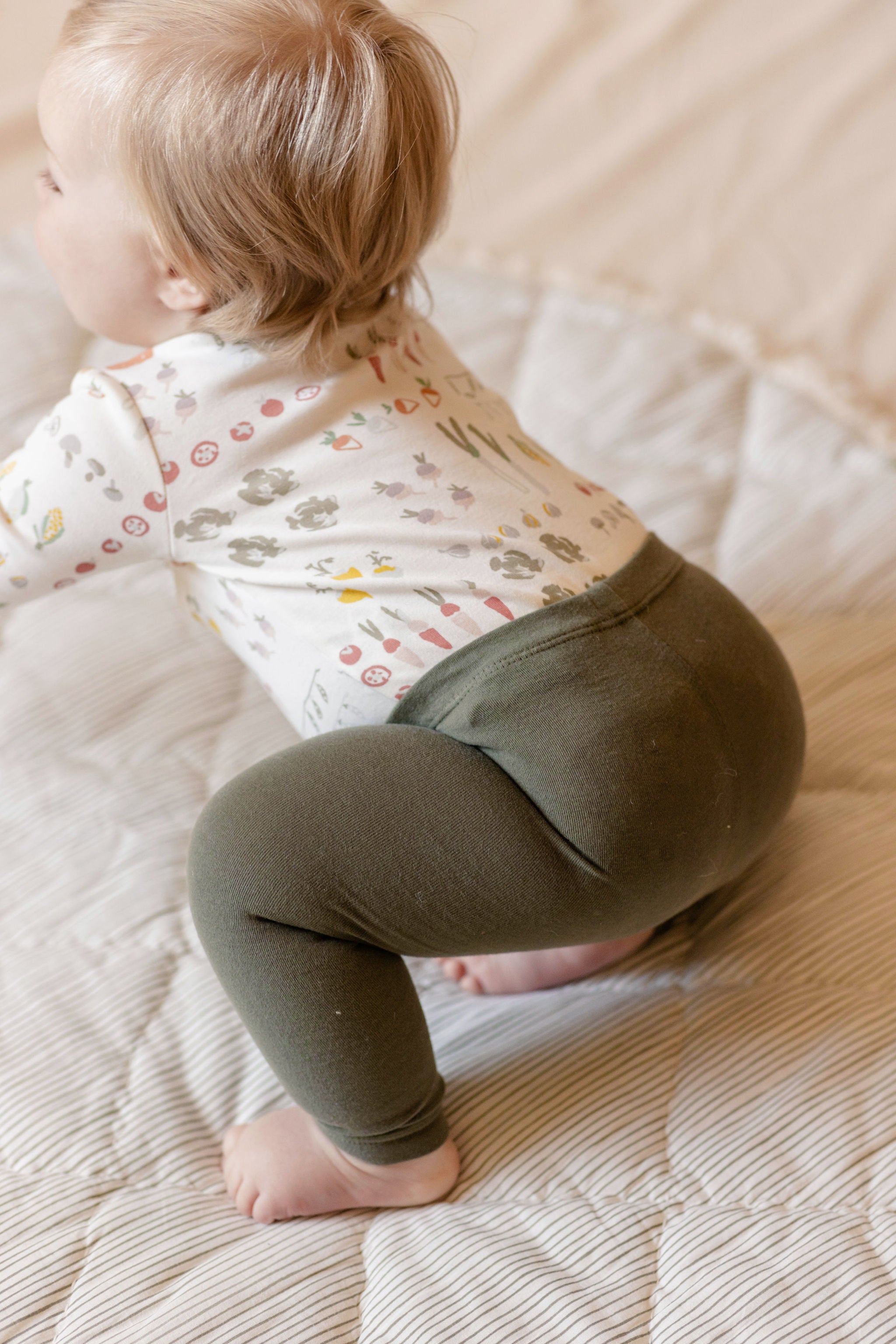 essentials legging olive