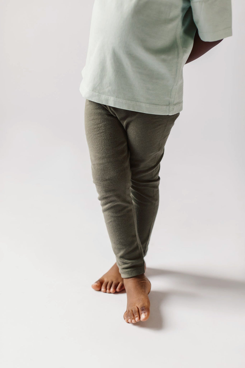 essentials legging olive