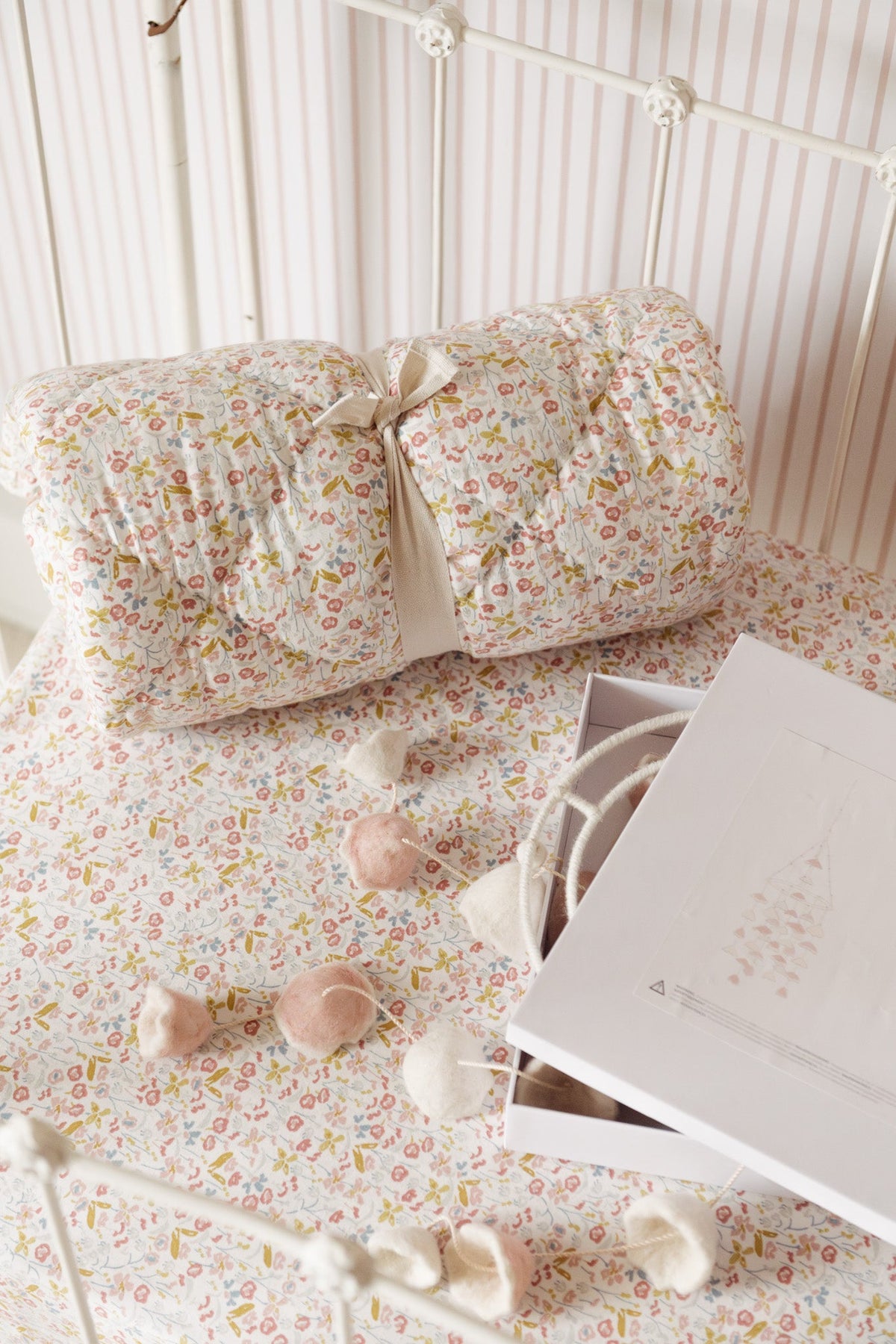 crib sheet floret