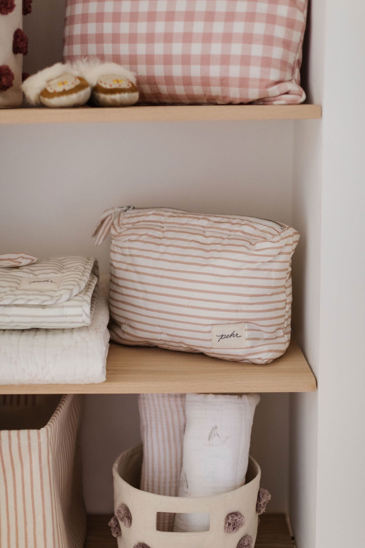 on the go pouch stripes away rose pink
