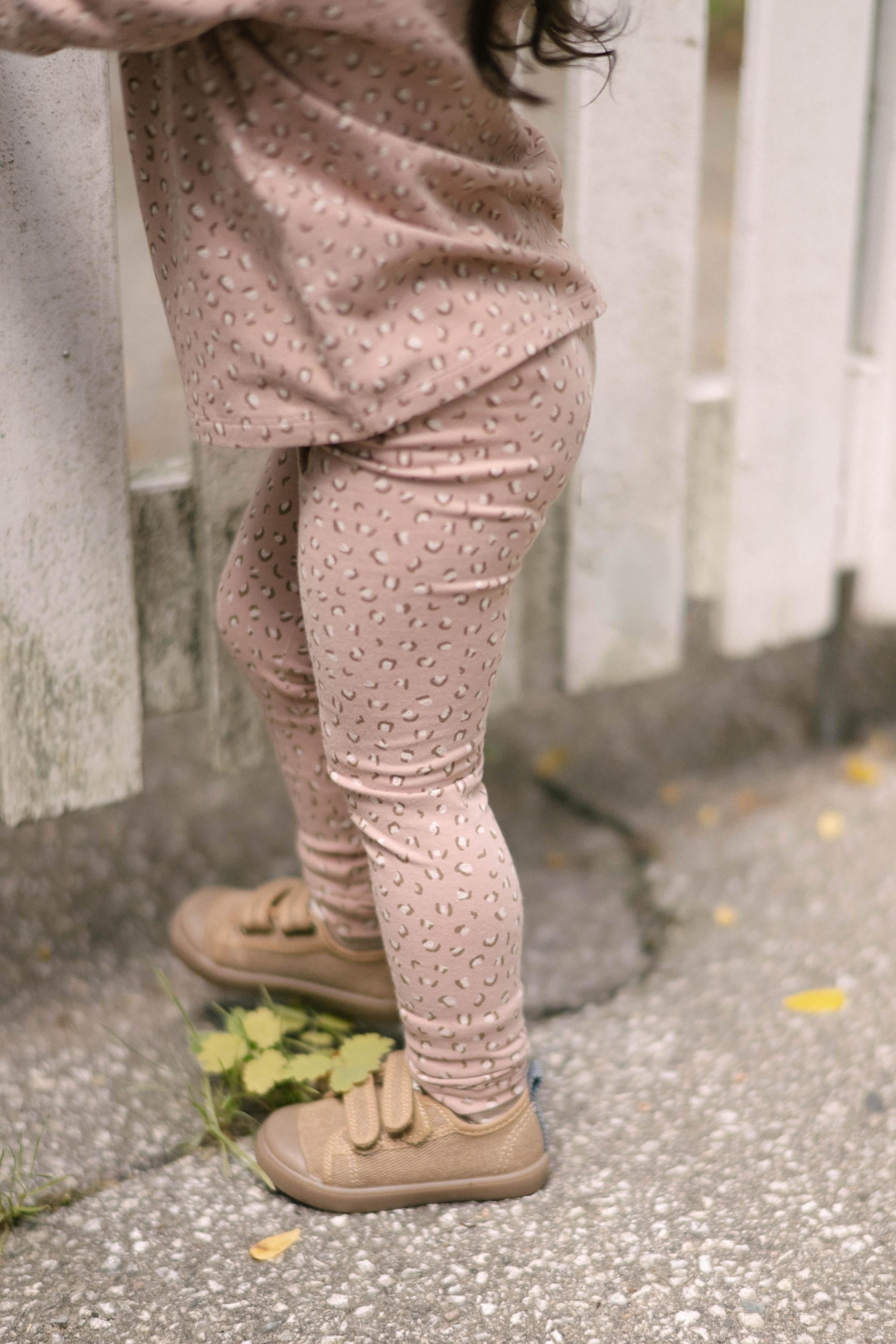 Essentials Legging - Spotted Pink- Side- Up Close