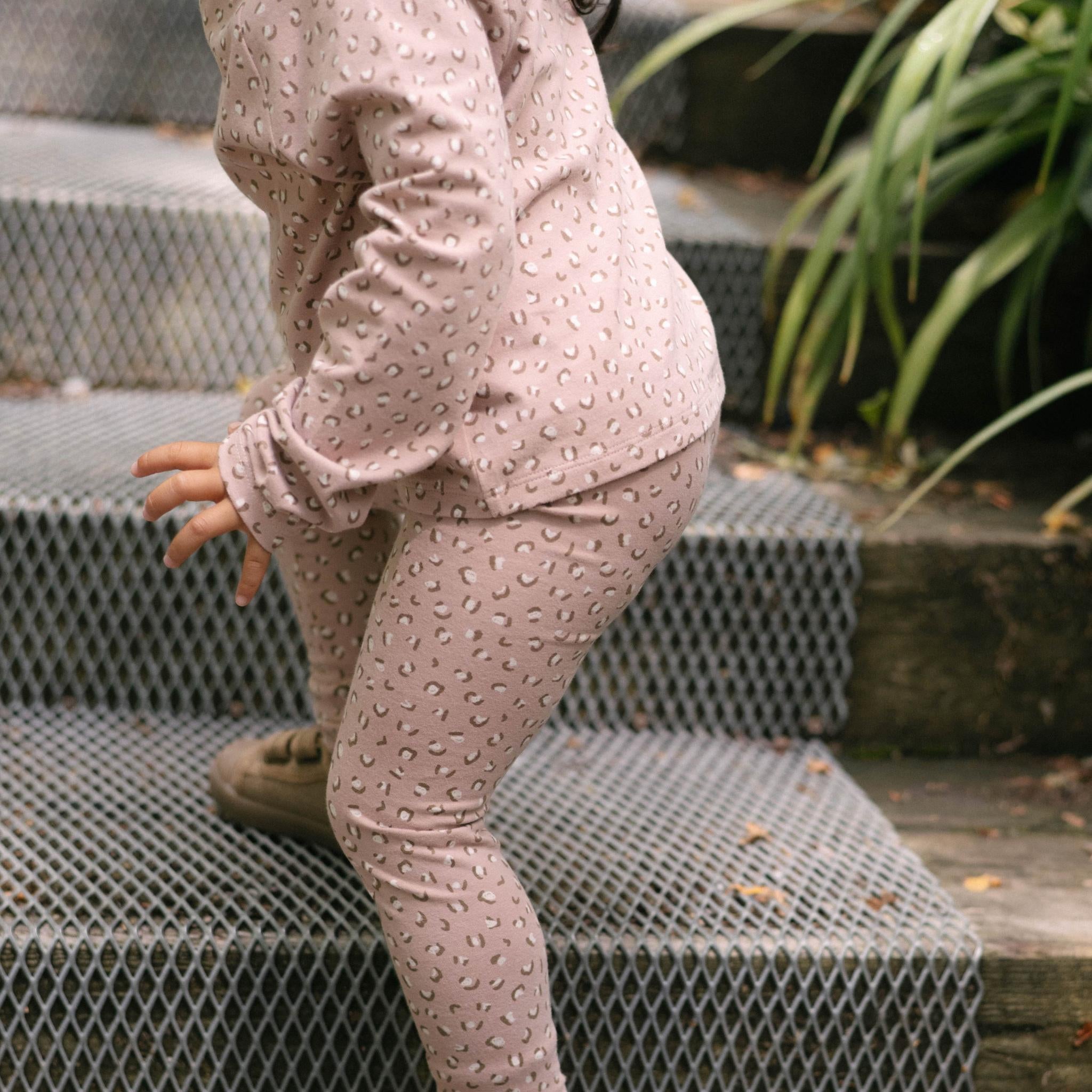 Essentials Legging - Spotted Pink- Side View