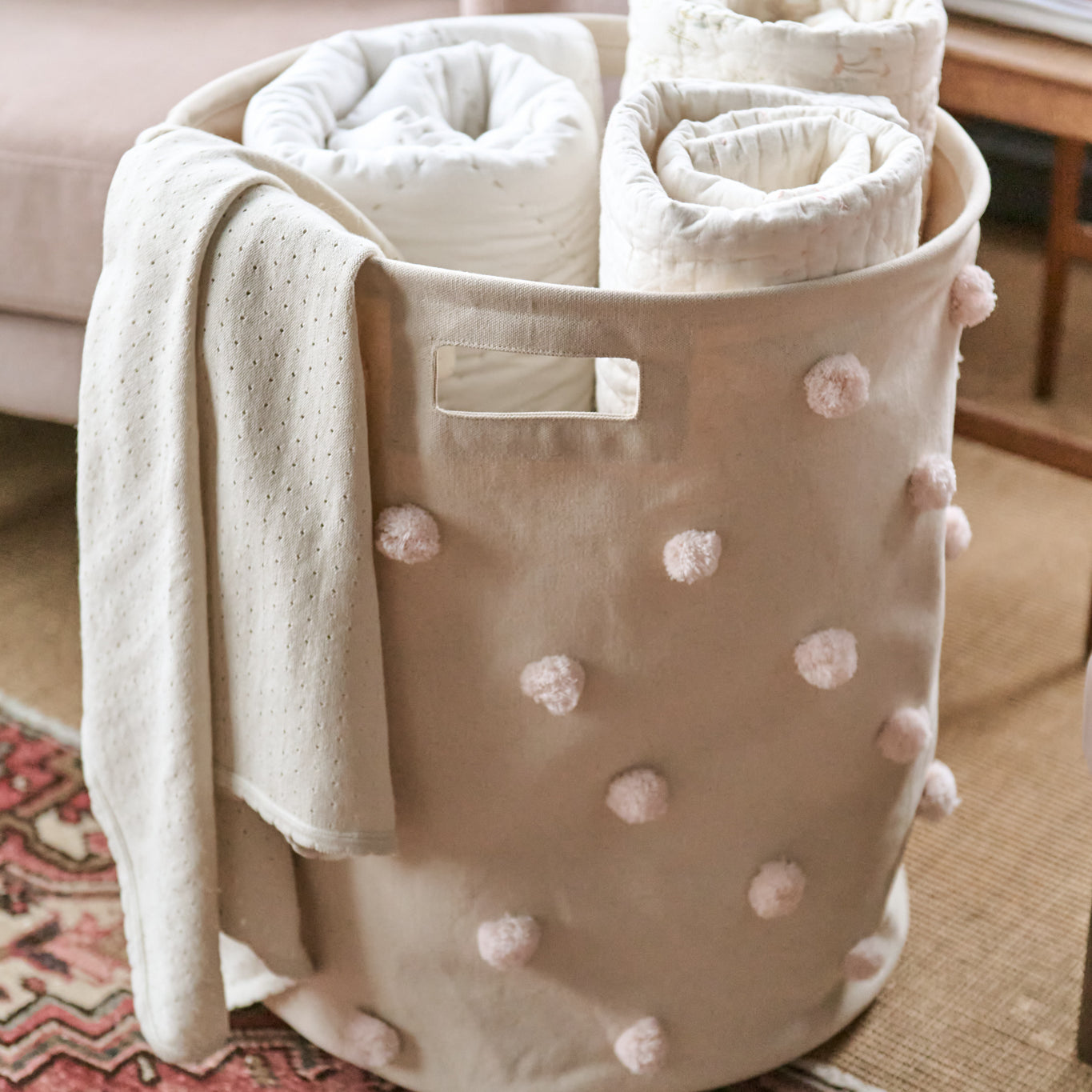 pom hamper blush w/ring