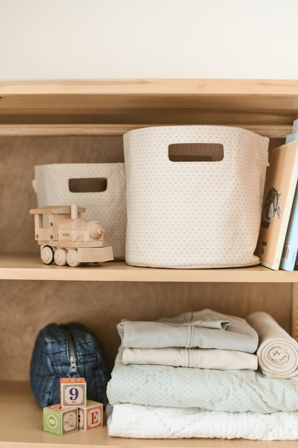 printed basket pint pin dot sea