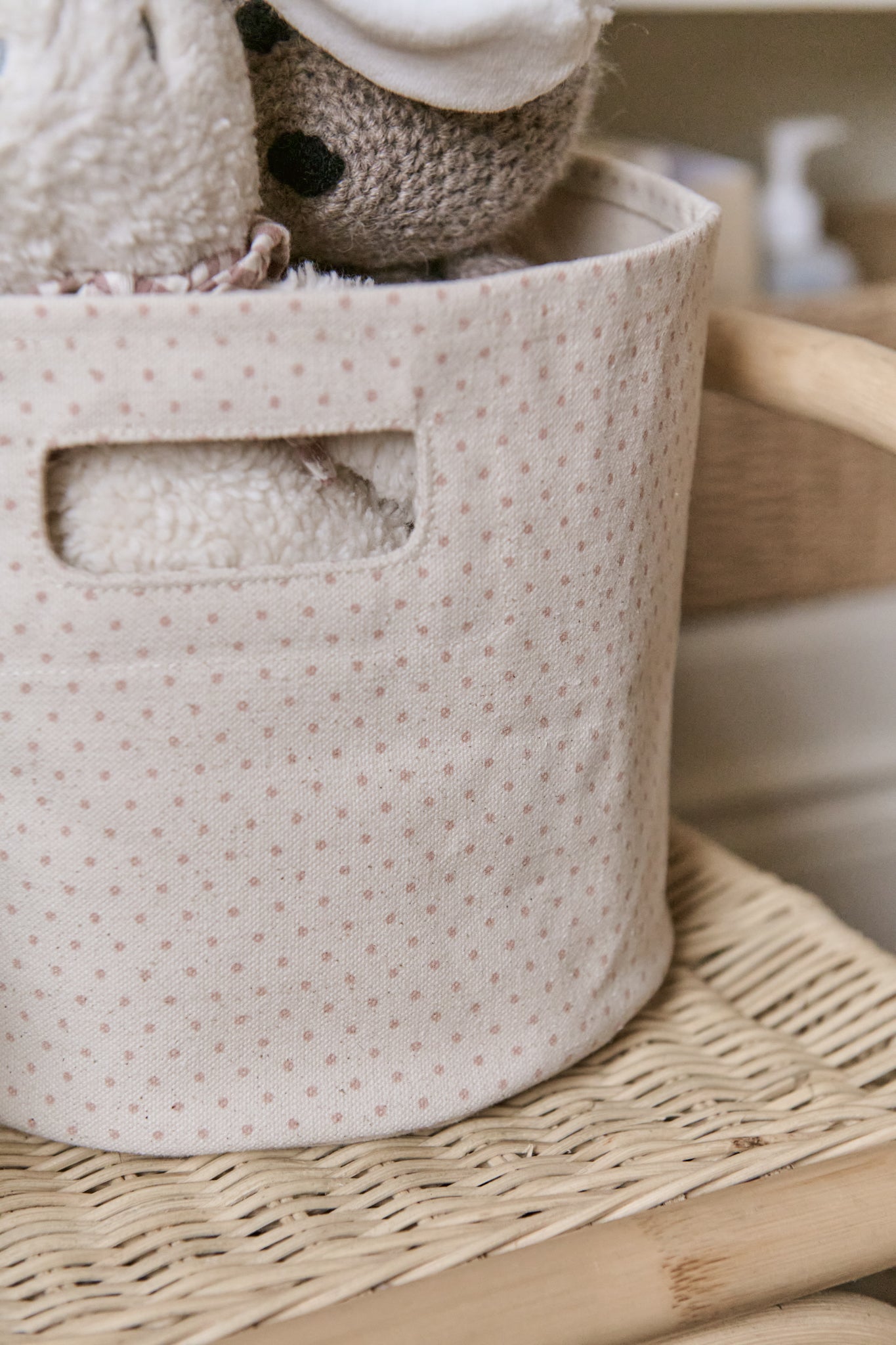 printed basket pint pin dot peony