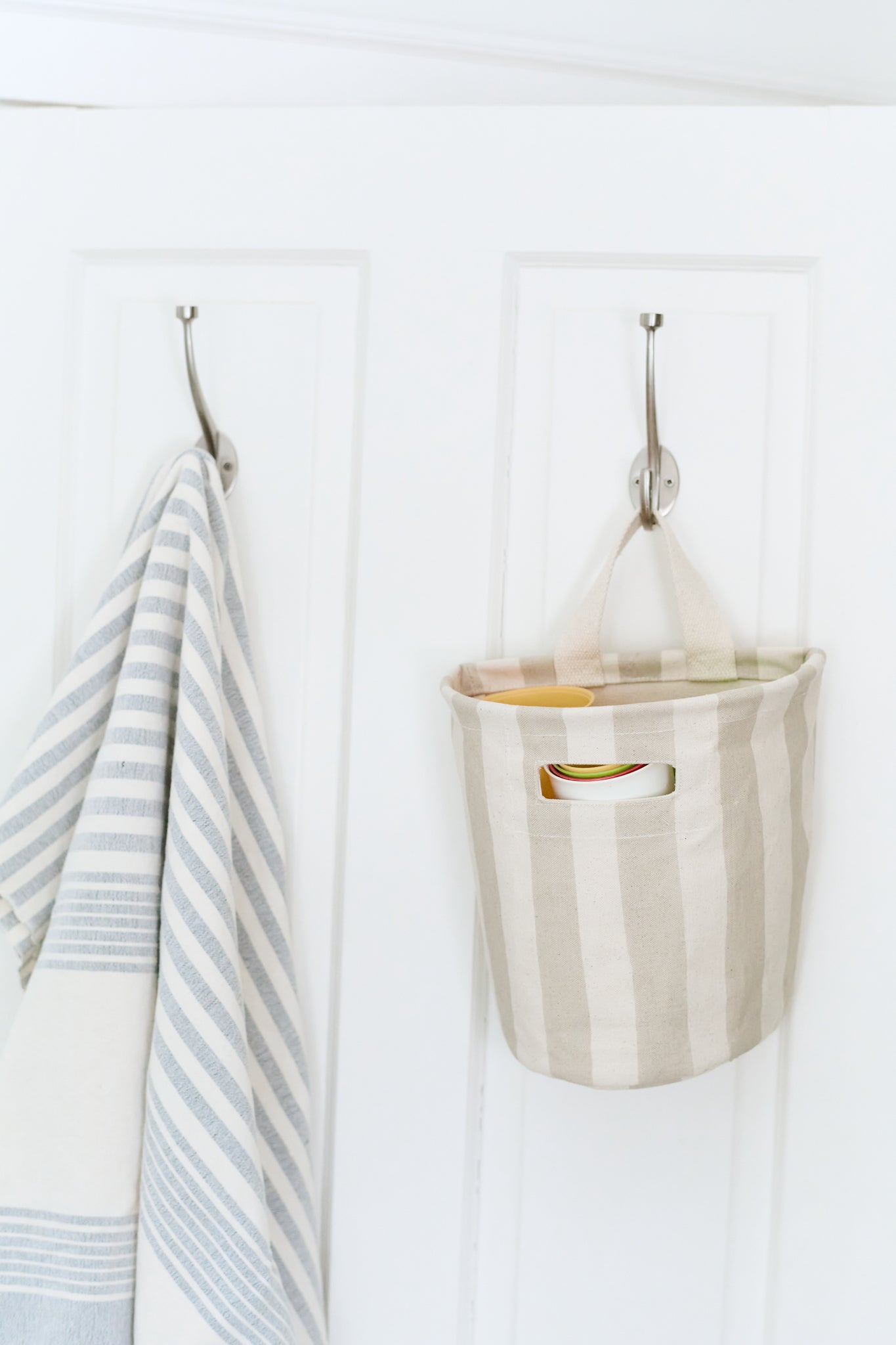 hanging basket taupe