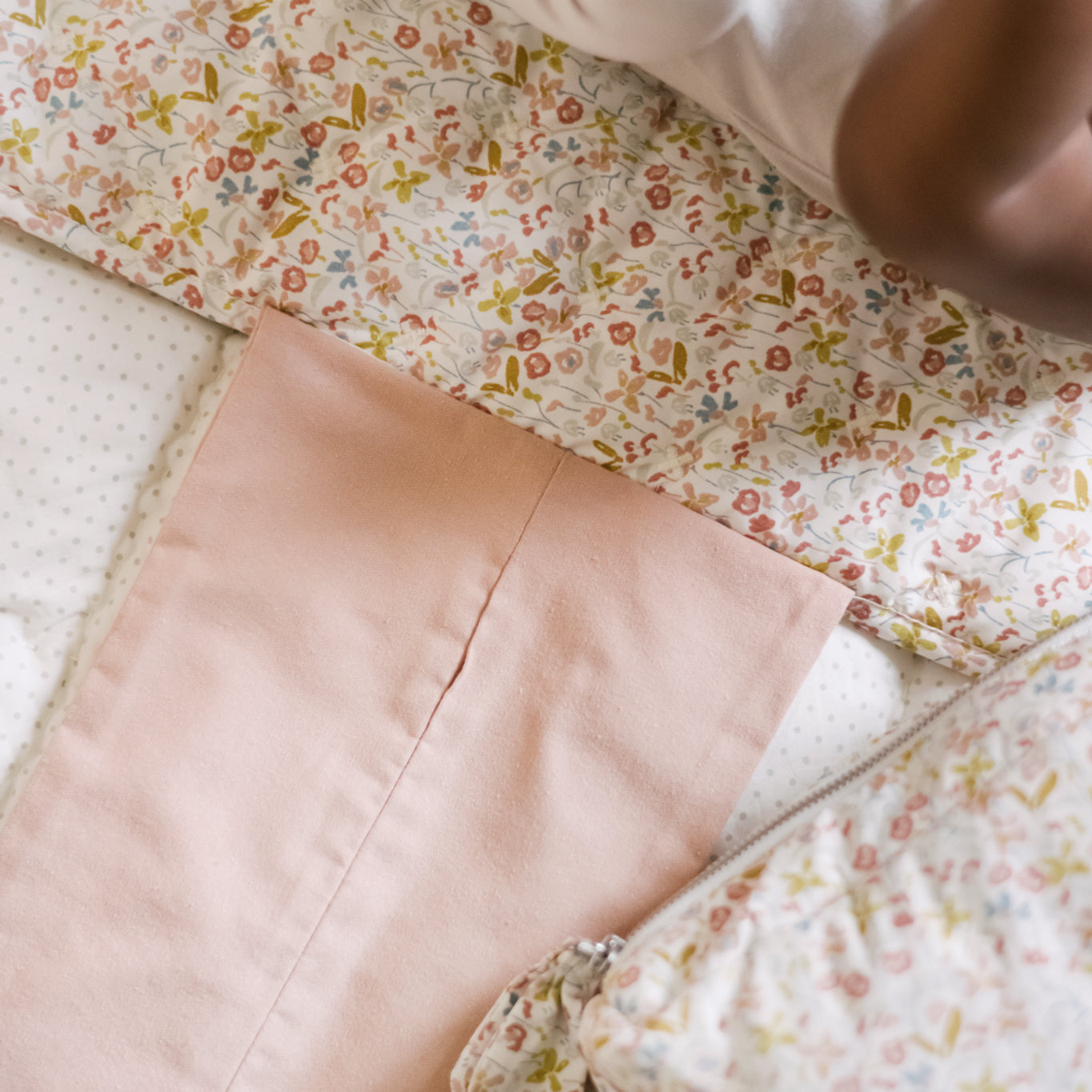 on the go pouch floret