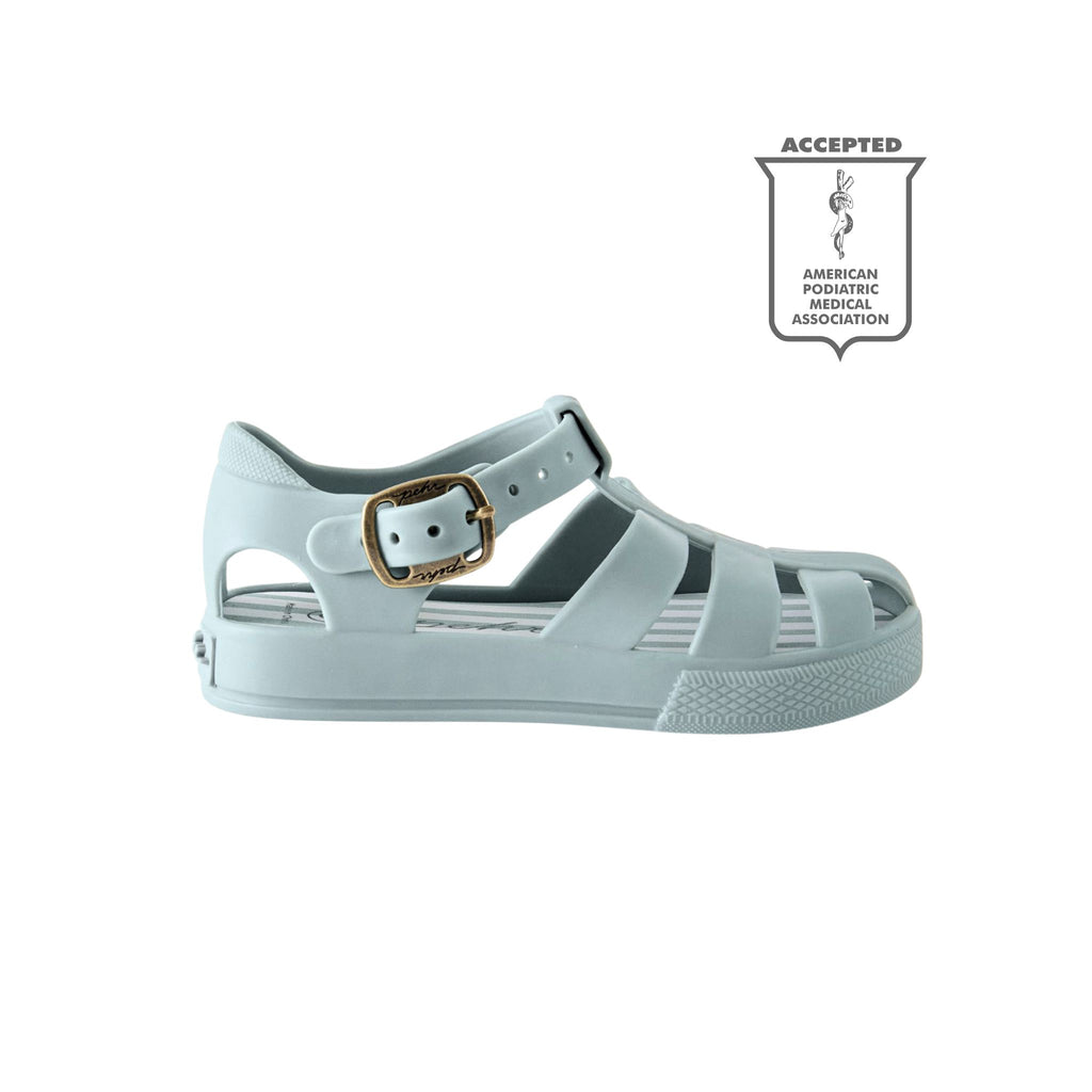 fisherman sandal sea
